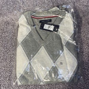 NWT Mens Tommy Hilfiger argyle v neck sweater size XL